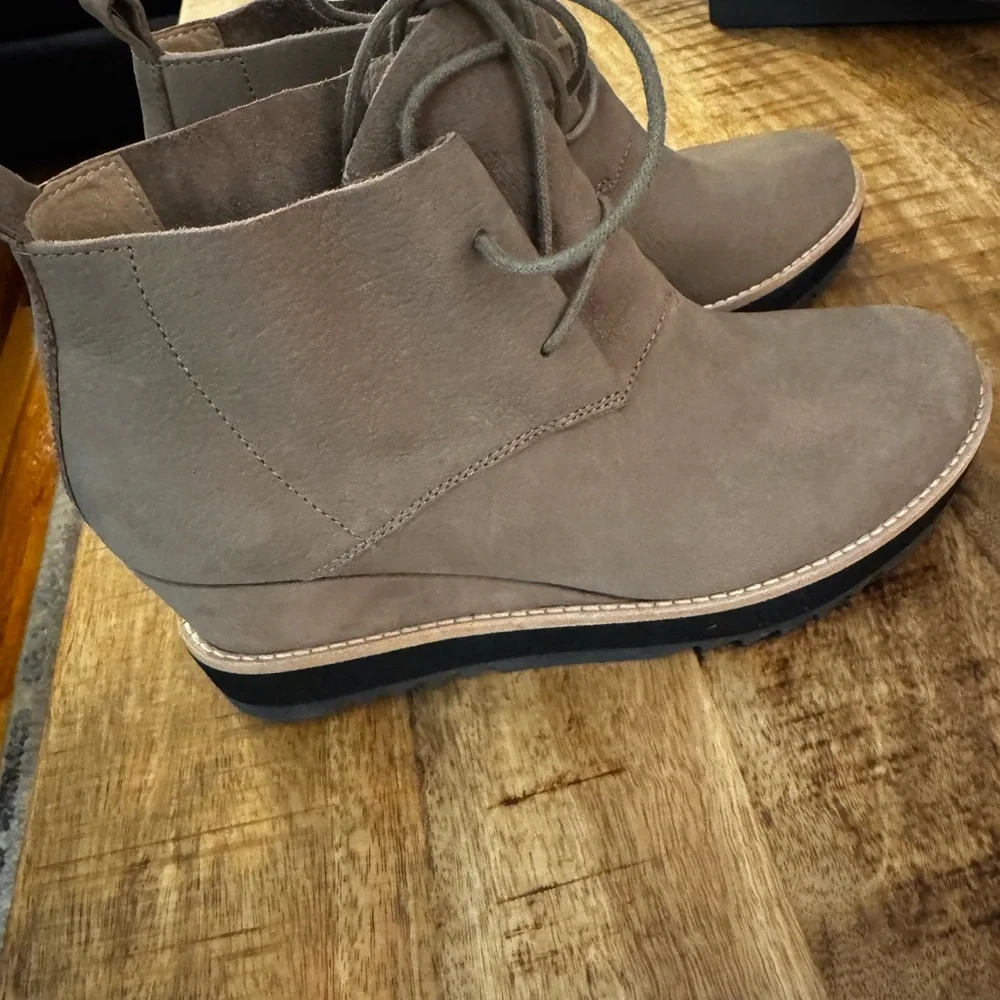 Eileen Fisher Beige Lace-Up Wedge Boots Falcon oiled nubuck NWT NEW BOX SIZE 9